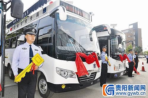 花溪分局訂購的躍迪移動警務室、燃油版移動警務室