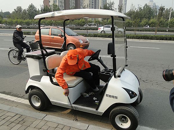 石家莊市二環路推廣垃圾裝卸機械化-垃圾清運車