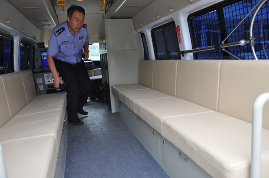 河北秦皇島反恐處突運兵車接車，全力打造平安城區