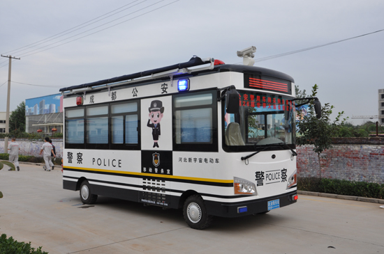 四川成都移動警務室上街，為“清網行動”攻堅