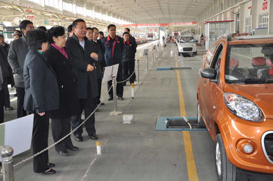 市政協(xié)主席王華清、副市長蔣文紅一行領導到河北新宇宙視察指導