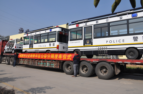 四川成都：新型移動警務(wù)室發(fā)車，需求下的定制服務(wù)