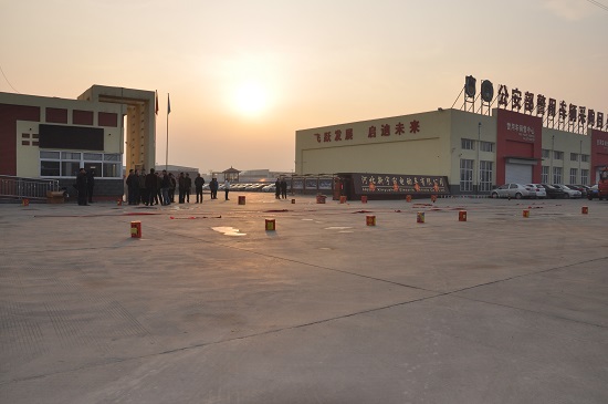 2015年新年上班第一天，鞭炮齊鳴，禮花沖天，精神飽滿干事業！