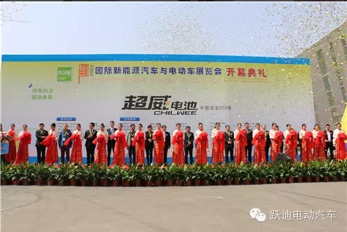 躍迪電動(dòng)汽車新款車型T71閃亮亮相2015中國(guó)(南京)國(guó)際新能源汽車展