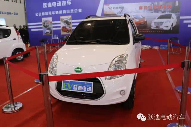 躍迪電動(dòng)汽車新款車型T71閃亮亮相2015中國(guó)(南京)國(guó)際新能源汽車展