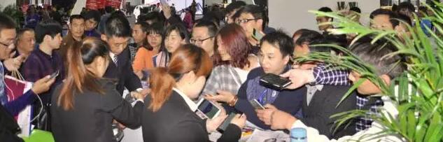 躍迪汽車強(qiáng)勢登錄南京新能源汽車展，引領(lǐng)行業(yè)發(fā)展新軌道