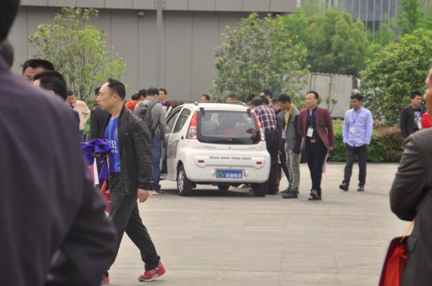 躍迪汽車強(qiáng)勢登錄南京新能源汽車展，引領(lǐng)行業(yè)發(fā)展新軌道