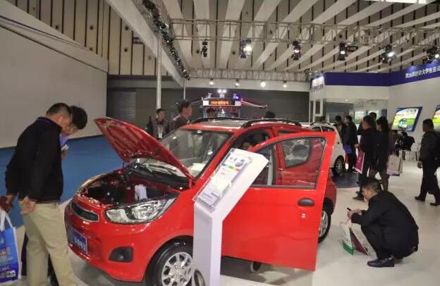 躍迪汽車強(qiáng)勢登錄南京新能源汽車展，引領(lǐng)行業(yè)發(fā)展新軌道