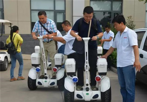 警用巡邏平衡車