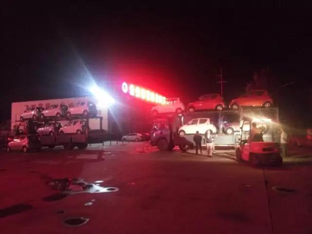  躍迪電動汽車批量裝車完畢準備發(fā)車