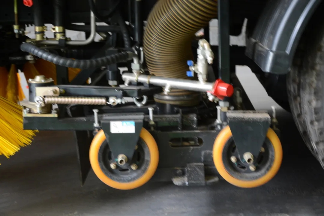 高效清掃,首選躍迪新能源清掃車