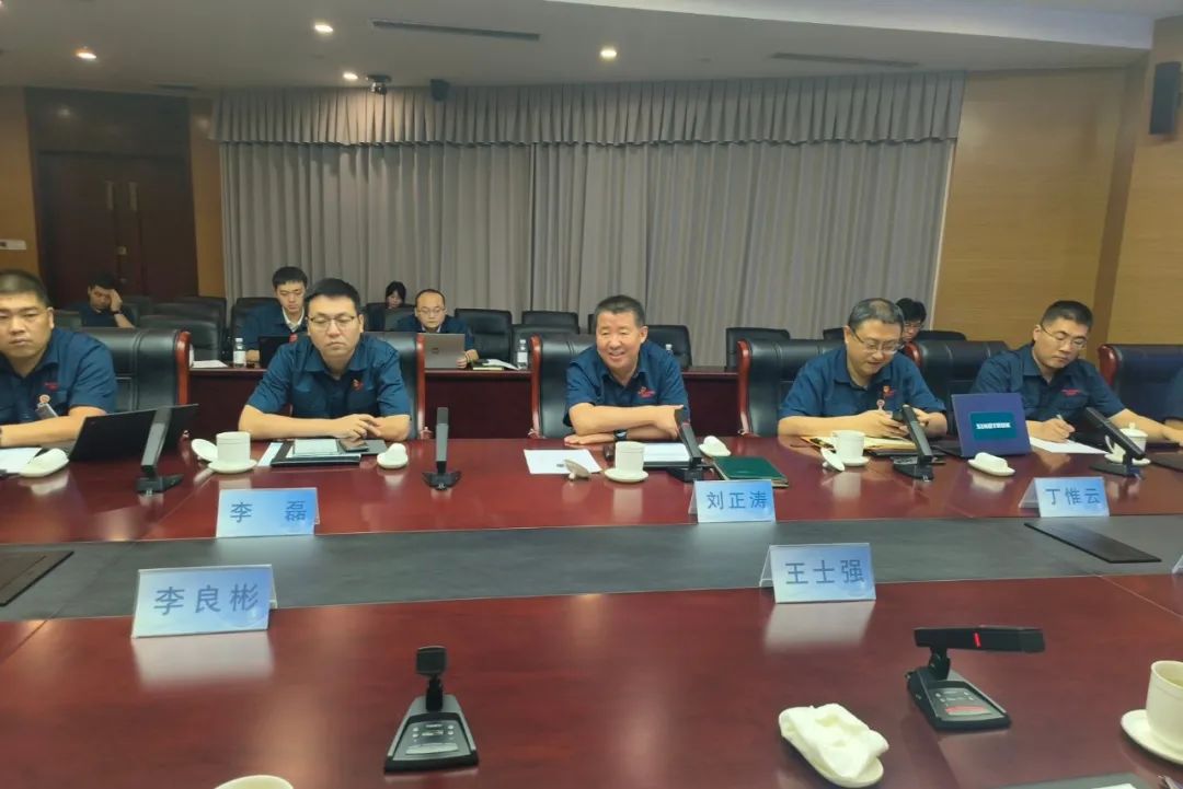 鋰業(yè)巨頭贛鋒鋰業(yè)董事長李良彬、躍迪集團(tuán)董事長呂洪濤聯(lián)袂造訪中國重汽,與劉正濤董事長洽談新能源領(lǐng)域合作前景